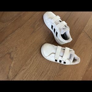 Kids addidas sneakers